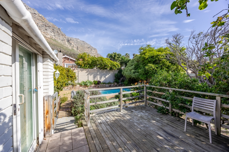 3 Bedroom Property for Sale in Lakeside Western Cape